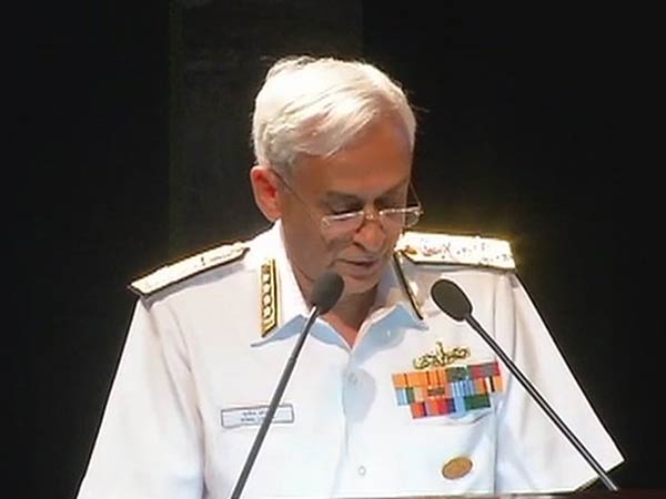 अंबानी की रिलायंस कोई स्पेशल नहीं, मिल चुकी है सजा: नेवी चीफ अंबानी की रिलायंस कोई स्पेशल नहीं, मिल चुकी है सजा: नेवी चीफ