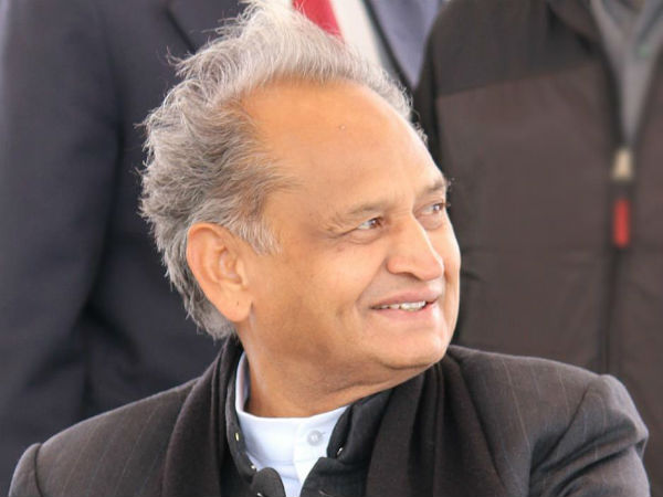राजस्थान: गेहलोत ने सीएम पद की दावेदारी पर कही बड़ी बात राजस्थान: गेहलोत ने सीएम पद की दावेदारी पर कही बड़ी बात
