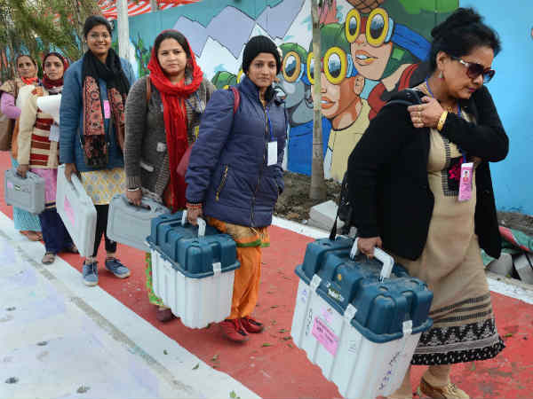 स्ट्रॉगरूम में सख्स पहरा