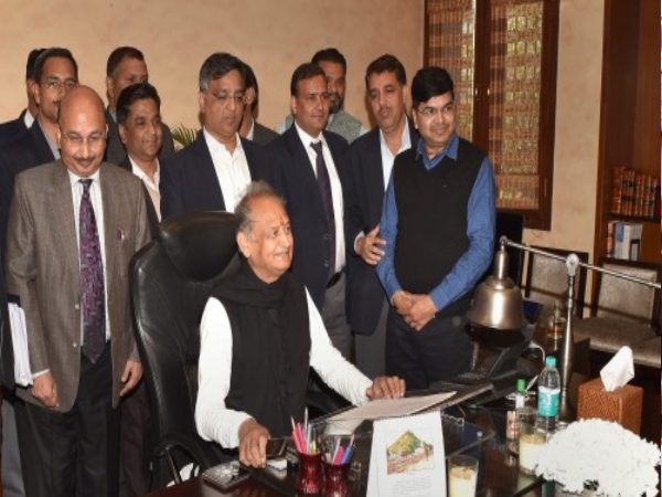 गहलोत की कैबिनेट काफी पढ़ी-लिखी