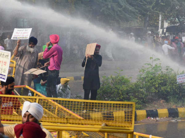 तोपें चलाने के दिए थे निर्देश