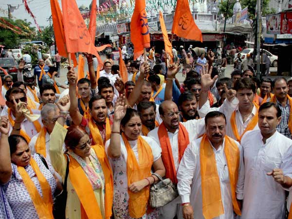 सरकार पर दबाव
