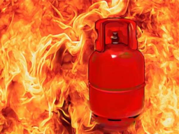 woman died and four injured when cylinder blasts in the house in thane woman died and four injured when cylinder blasts in the house in thane