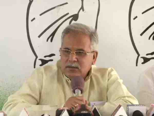 raman singh age is not for hitting sixes says bhupesh baghel raman singh age is not for hitting sixes says bhupesh baghel