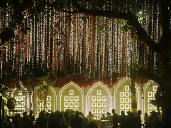 हुआ था भव्य सगाई का फंक्शन