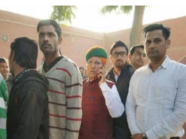 rajasthan elections EVM malfunctioning reports from several districts, Arjun Ram Meghwal had to wait in line rajasthan elections EVM malfunctioning reports from several districts, Arjun Ram Meghwal had to wait in line