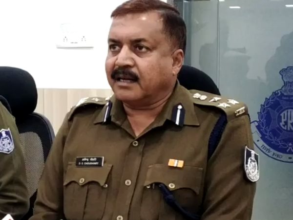 आयुष को इंदौर से पकड़ा