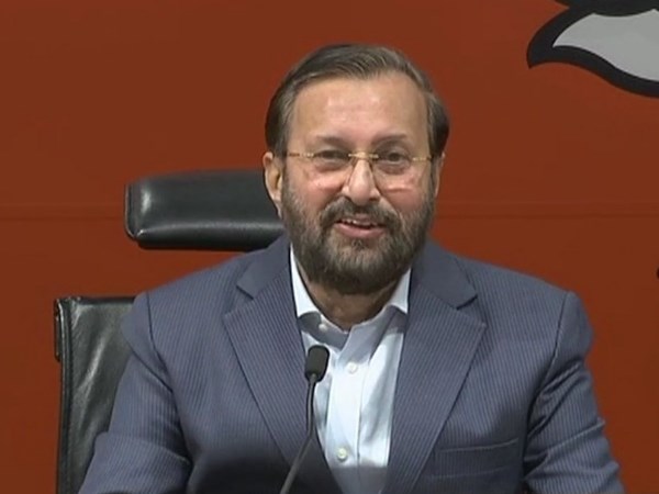 कांग्रेस ने जल, थल, आकाश सभी जगह घोटाले किए गए