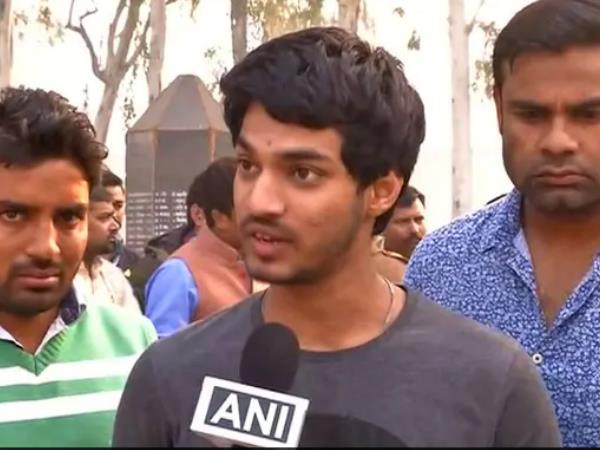 हम खुद ही लड़ मरेंगे, को दुश्मन की क्या जरूरत