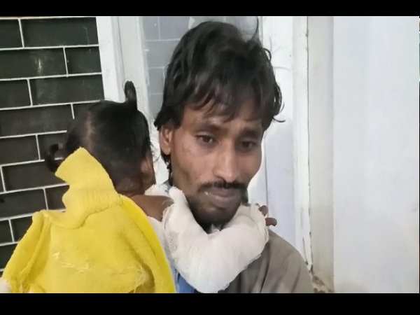 woman and her daughter burnt when tea vendor dropped his kettle in the train in najibabad woman and her daughter burnt when tea vendor dropped his kettle in the train in najibabad
