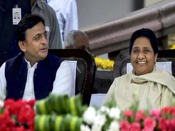 अखिलेश-मायावती और ममता बनर्जी की गैरमौजूदगी, बड़ा सवाल