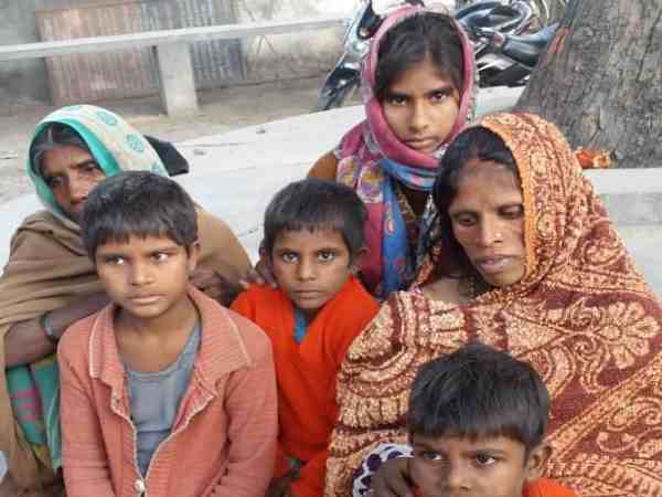 हत्या कर शव को फेंका खेत में