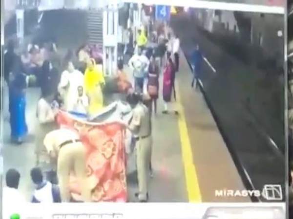 woman gave birth to a baby on the platform of dadar railway station in maharashtra woman gave birth to a baby on the platform of dadar railway station in maharashtra