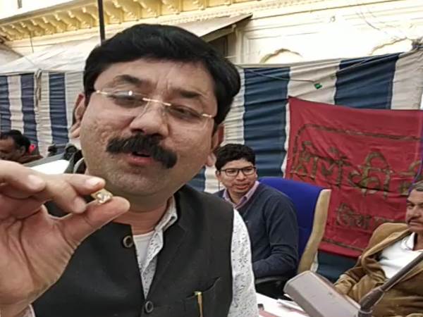 Panna labour Sold Diamond in RS 2.5 Crore Panna labour Sold Diamond in RS 2.5 Crore