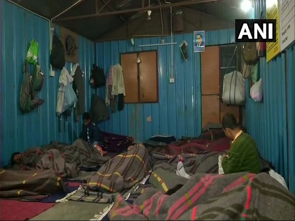 Cold wave continues in Delhi, minimum temperature still below 5 in capital Cold wave continues in Delhi, minimum temperature still below 5 in capital