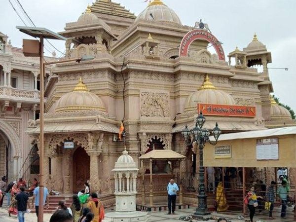 अमेरिका में रहने वाले श्रद्धालु ने भेजे थे कपड़े