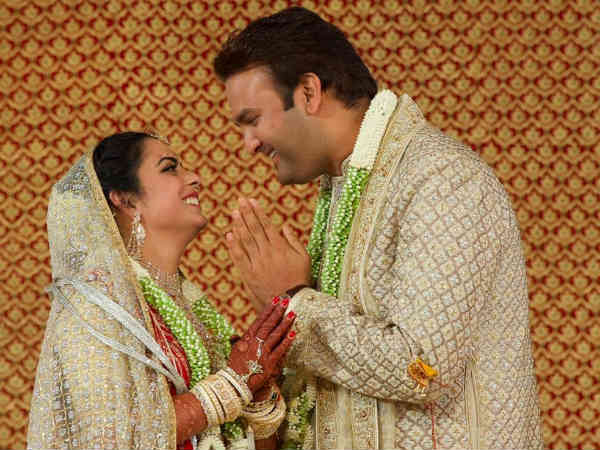 ईशा अंबानी की शादी में पहुंचा पूरा बॉलीवुड, देखें शादी की भव्य तस्वीरें ईशा अंबानी की शादी में पहुंचा पूरा बॉलीवुड, देखें शादी की भव्य तस्वीरें
