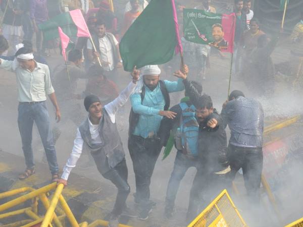 Clash between Pappu Yadav party members and police in Patna Clash between Pappu Yadav party members and police in Patna