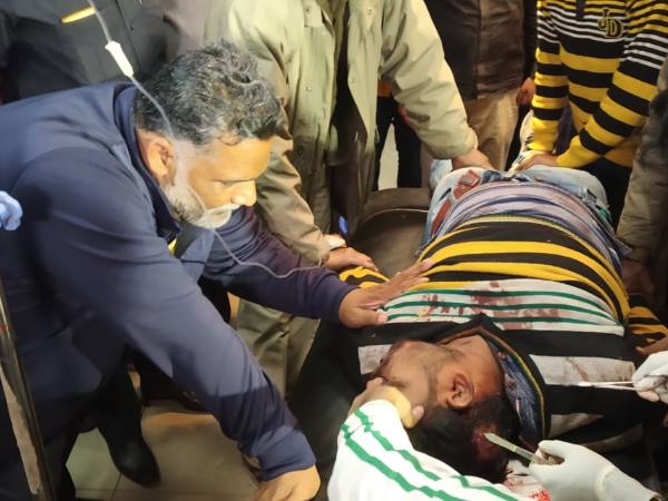 Clash between Pappu Yadav party members and police in Patna Clash between Pappu Yadav party members and police in Patna
