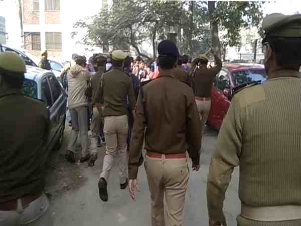 पुलिस ने अभ्यर्थियों को खदेड़ा