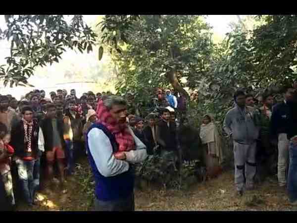 पैर में बिछिया, एड़ी में महावर, गले में मंगलसूत्र, प्रेमी संग लटकी थी सुहागन की लाश पैर में बिछिया, एड़ी में महावर, गले में मंगलसूत्र, प्रेमी संग लटकी थी सुहागन की लाश