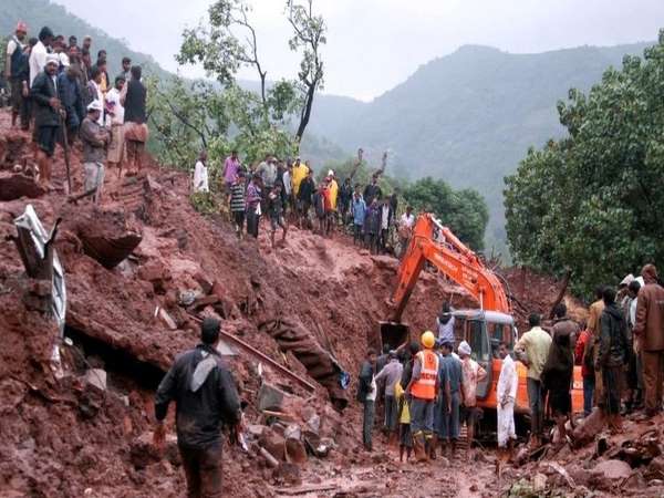 भूस्खलन में चली गई 17 लोगों की जान
