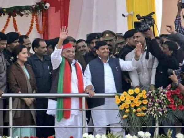 बहू अपर्णा ने चाचा को बताया शेर