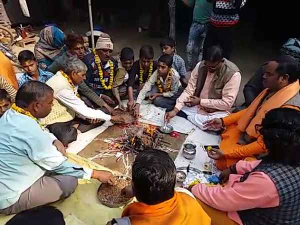 20 Christians return to Hindu religion in mainpuri 20 Christians return to Hindu religion in mainpuri