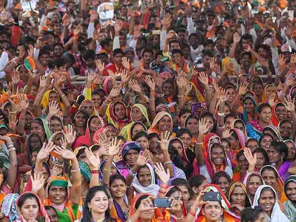 काले रंग की चादर, पैंट, शर्ट, कोट, स्वेटर, मफलर पर बैन