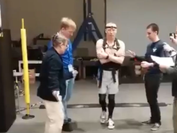 nasa-space-astronaut-walking nasa-space-astronaut-walking