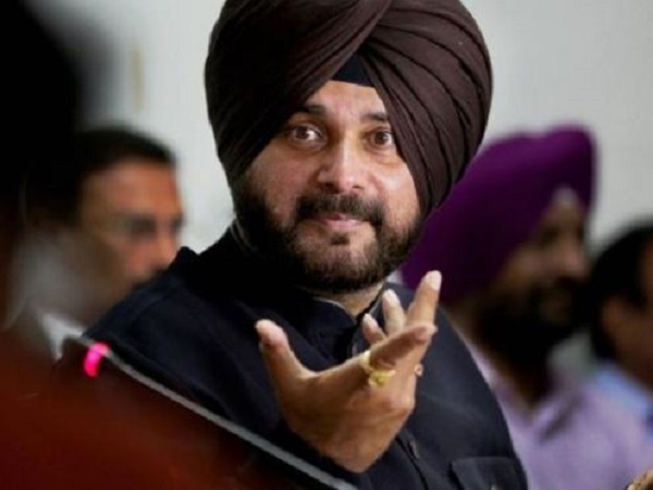 'राहुल गांधी ने कभी भी उन्हें पाकिस्तान जाने के लिए नहीं कहा'