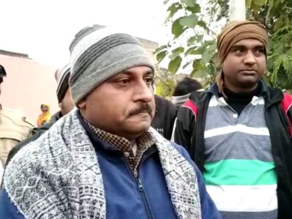 मौके पर पहुंची अग्निशमन की गाड़़ी
