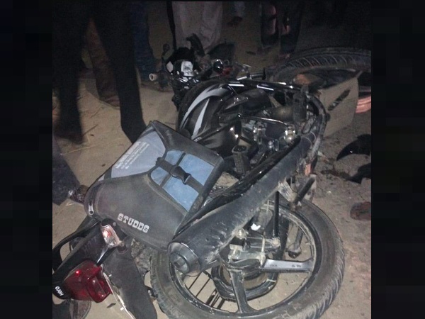 mother-father death, bike accident, daughter, hospital, shahjahanpur, crime, accident, मौत से जूझना, शाहजहांपुर, uttra pradesh mother-father death, bike accident, daughter, hospital, shahjahanpur, crime, accident, मौत से जूझना, शाहजहांपुर, uttra pradesh
