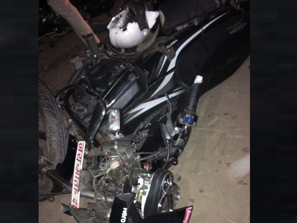 mother-father death, bike accident, daughter, hospital, shahjahanpur, crime, accident, मौत से जूझना, शाहजहांपुर, uttra pradesh mother-father death, bike accident, daughter, hospital, shahjahanpur, crime, accident, मौत से जूझना, शाहजहांपुर, uttra pradesh