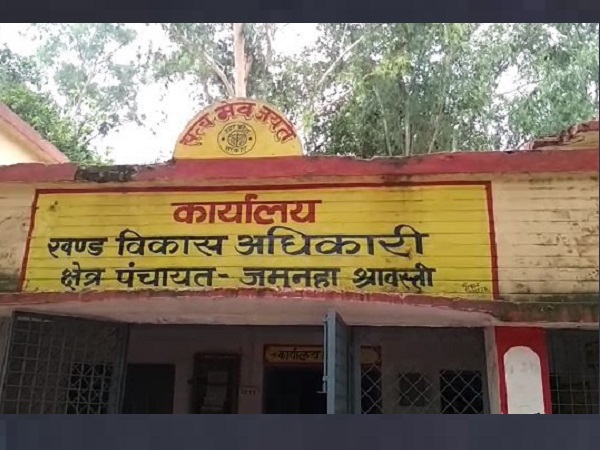 farmers sad in Shravasti, because they not received their wages of MGNREGA farmers sad in Shravasti, because they not received their wages of MGNREGA