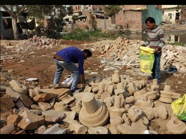 break statue of shivalinga in varansi are not of kashi vihwanath temple break statue of shivalinga in varansi are not of kashi vihwanath temple