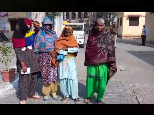 In Hapur the dealer Says- well not give Food-ration distribute to Muslims, VIDEO In Hapur the dealer Says- well not give Food-ration distribute to Muslims, VIDEO
