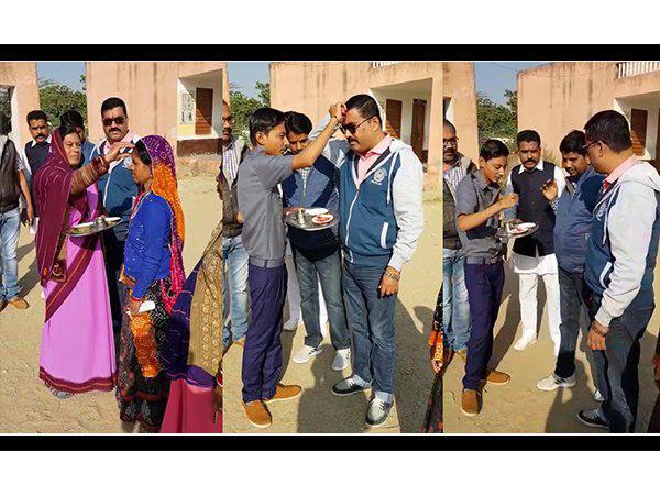 राजस्थान चुनाव में बूथ पर ऐसे किया जा रहा मतदाताओं का स्वागत, देखिए वीडियो राजस्थान चुनाव में बूथ पर ऐसे किया जा रहा मतदाताओं का स्वागत, देखिए वीडियो