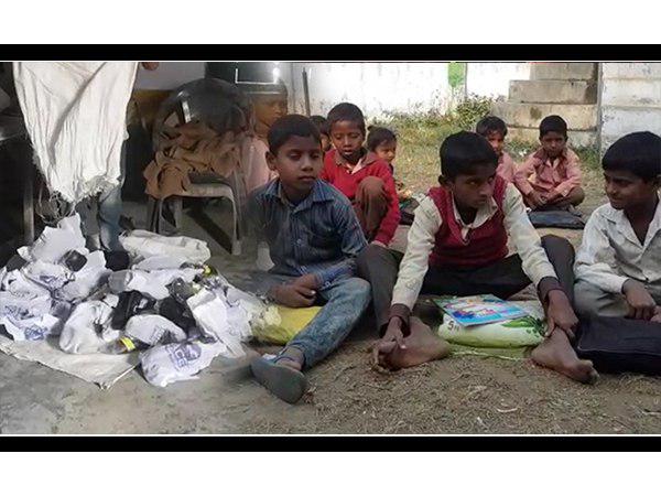 biggest carelessness yogi government that sends shoes of only one leg in Shravasti biggest carelessness yogi government that sends shoes of only one leg in Shravasti