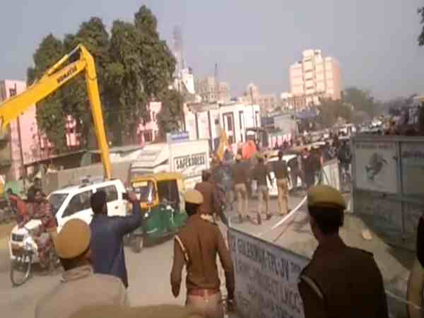 हजारों की संख्या में पुलिस अभ्यर्थी मौजूद