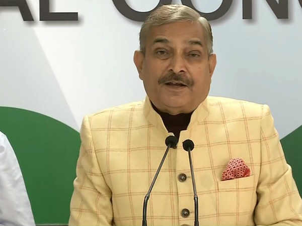 मोदी ने कोसा तो तिलमिलाई कांग्रेस, कहा-इनका नाम मिस्टर गुमराह होना चाहिए मोदी ने कोसा तो तिलमिलाई कांग्रेस, कहा-इनका नाम मिस्टर गुमराह होना चाहिए