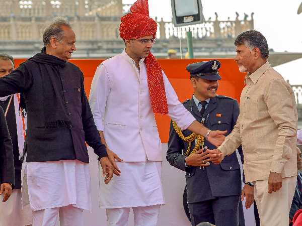 पिता की तरह साफे में दिखे सचिन