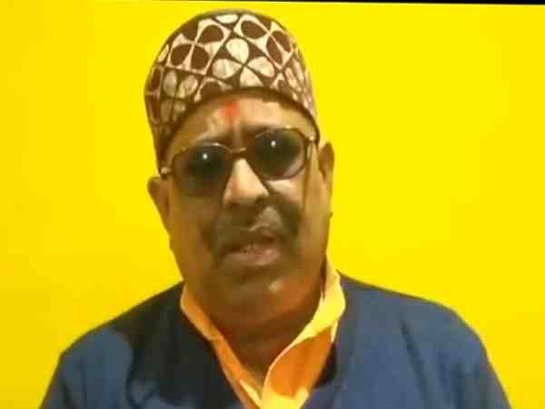 यूपी: स्कूल में खाना खा रहे बच्चों के बीच जूता पहनकर पहुंचे भाजपा विधायक, संतों ने की आलोचना, वीडियो वायरल यूपी: स्कूल में खाना खा रहे बच्चों के बीच जूता पहनकर पहुंचे भाजपा विधायक, संतों ने की आलोचना, वीडियो वायरल