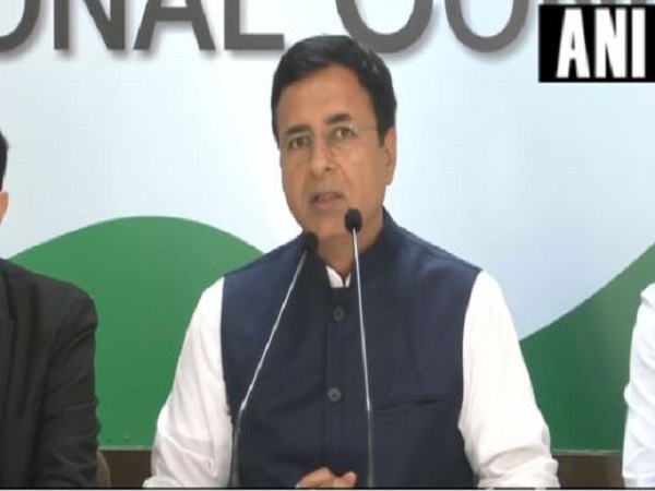 सुरजेवाला ने पीएम मोदी को तुगलक और सीएम योगी को बताया औरंगजेब