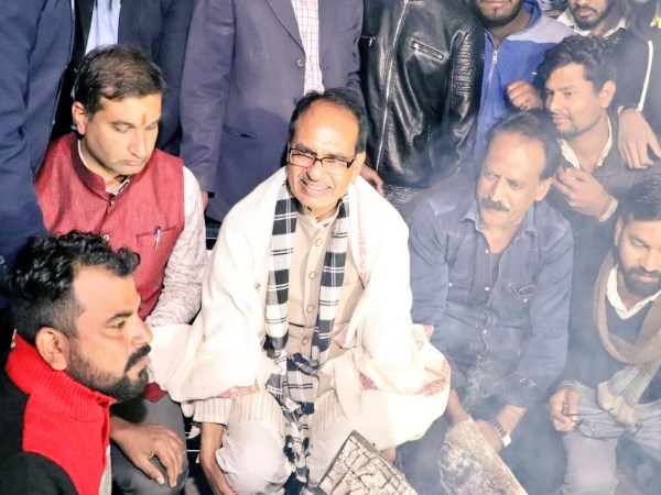Shivraj Chouhan visits night shelters in Bhopal Shivraj Chouhan visits night shelters in Bhopal