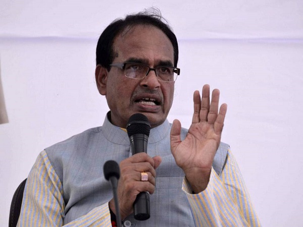 shivraj singh chouhan counters kamalnath for his comment on the people of up bihar shivraj singh chouhan counters kamalnath for his comment on the people of up bihar