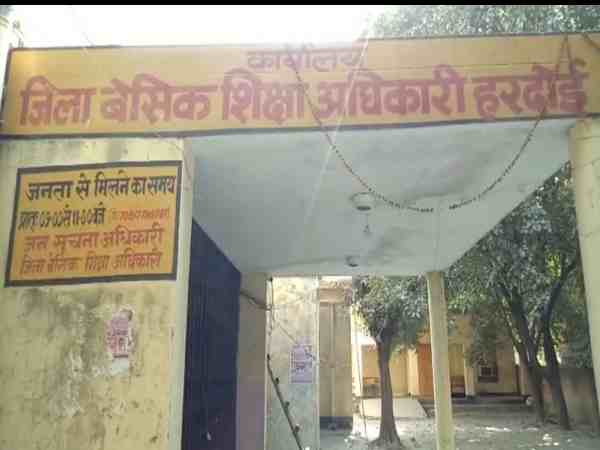 यूपी में 66 फर्जी अध्यापकों का हुआ भांडाफोड़, प्रशासन करेगी इनसे 3 करोड़ की रिकवरी यूपी में 66 फर्जी अध्यापकों का हुआ भांडाफोड़, प्रशासन करेगी इनसे 3 करोड़ की रिकवरी