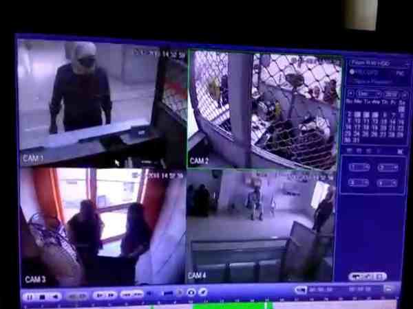 यूपी में दिनदहाड़े बैंक में लाखों की डकैती, वारदात CCTV में कैद, देखिए यूपी में दिनदहाड़े बैंक में लाखों की डकैती, वारदात CCTV में कैद, देखिए