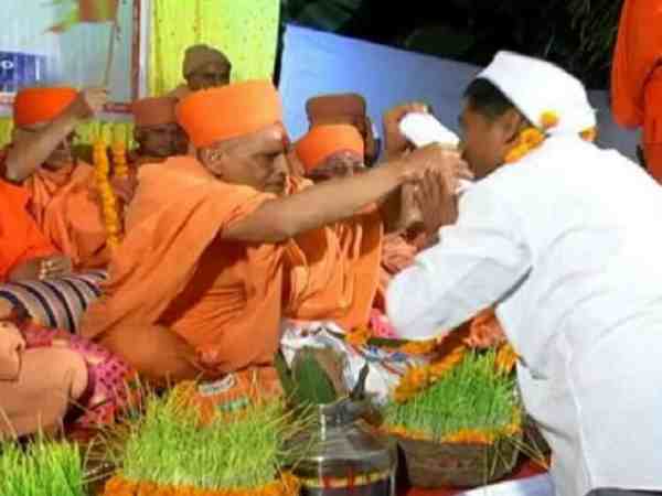 गुजरात: 200 से अधिक इसाई परिवारों ने अपनाया हिंदू धर्म, पहले भी इनका हो चुका है धर्मांतरण गुजरात: 200 से अधिक इसाई परिवारों ने अपनाया हिंदू धर्म, पहले भी इनका हो चुका है धर्मांतरण