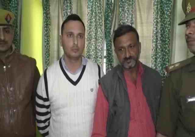 वाराणसी में पकड़ा गया पुराने नोटों का जखीरा, 47 लाख के साथ दो गिरफ्तार वाराणसी में पकड़ा गया पुराने नोटों का जखीरा, 47 लाख के साथ दो गिरफ्तार